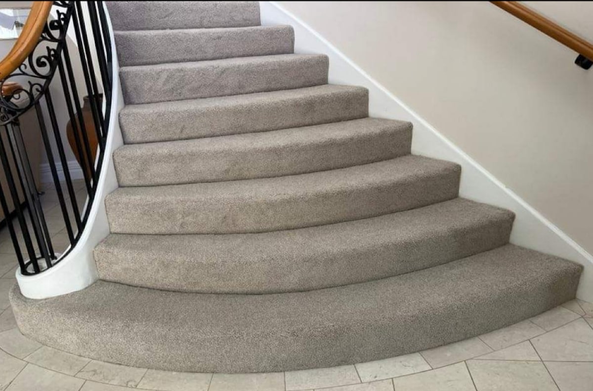 Curved Staircase with neat finish